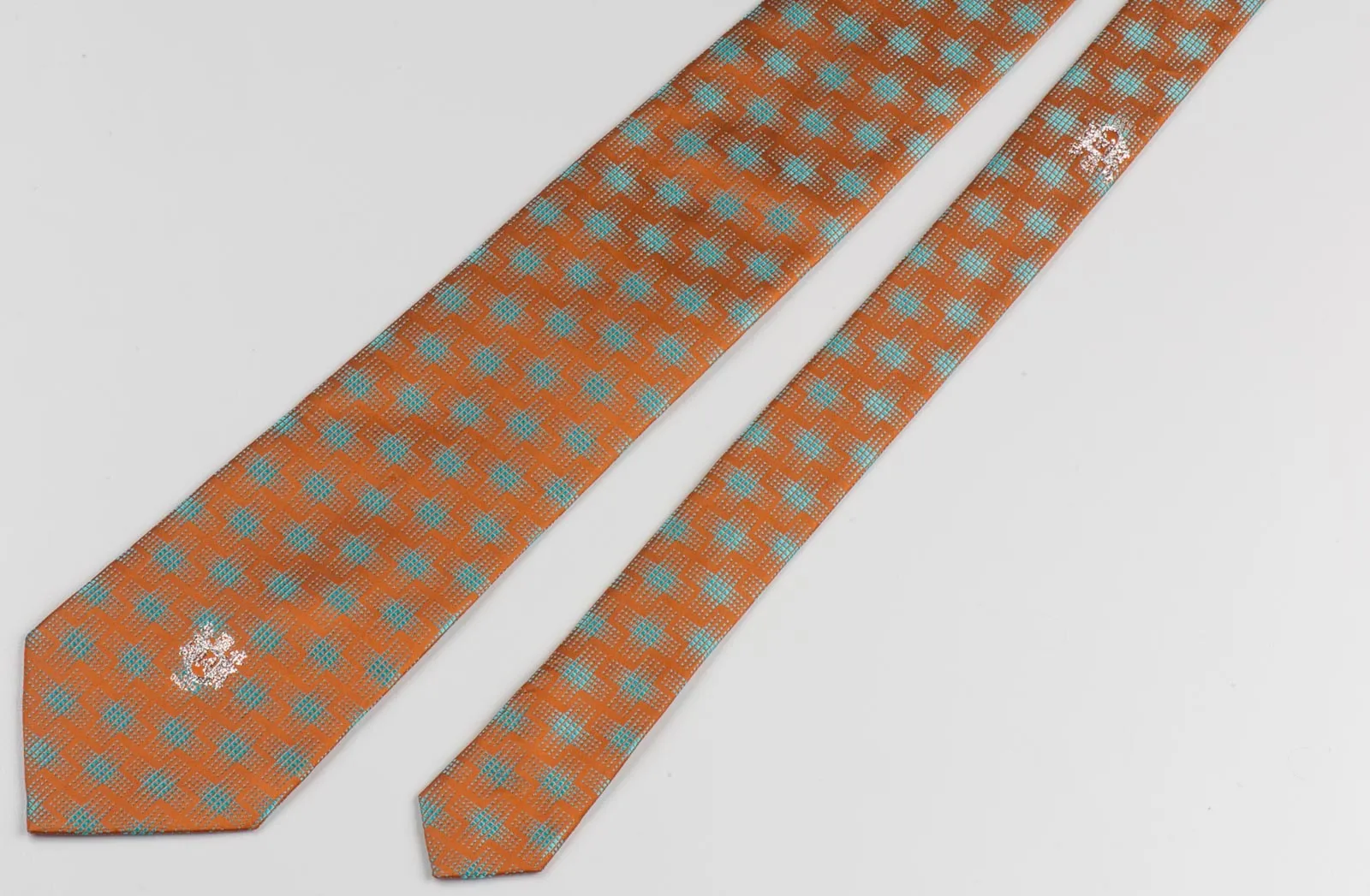 Louis Quatorze Men's Silk Neck Tie Blue Geometric Design On Brown 3 1/2 Inch